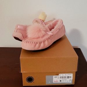 BRAND PINK NEW UGG SLIPPERS